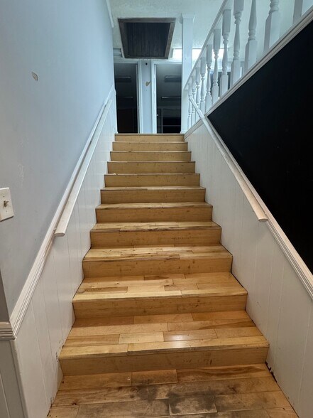 More Photos Of 137 Franklin St, Clarksville Flex For Lease