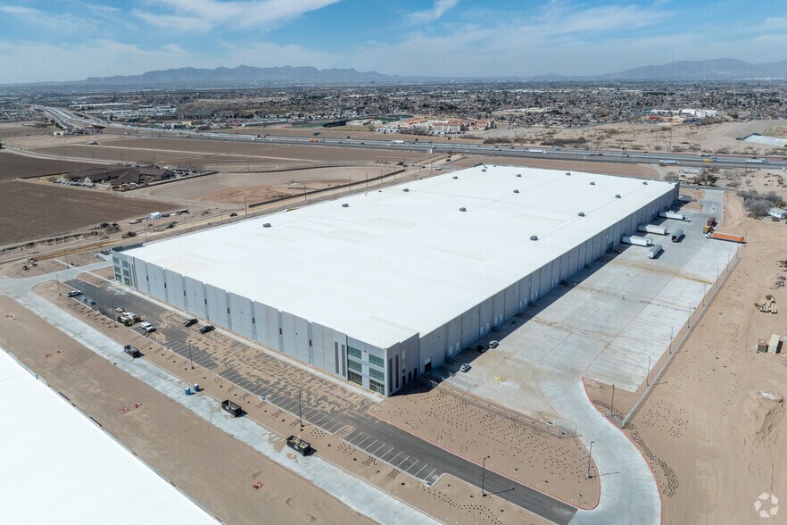 More Photos Of SEQ I-10 & 375 Loop, El Paso Unknown For Lease