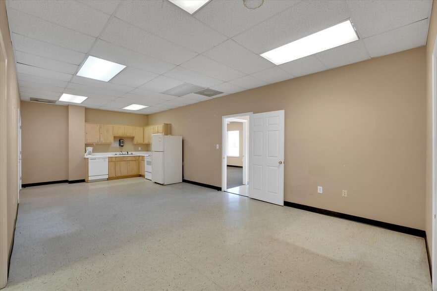 More Photos Of 3361 Highway 29 N, Belton Warehouse For Sale
