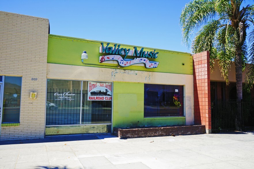 More Photos Of 811 E Florida Ave, Hemet Storefront For Sale