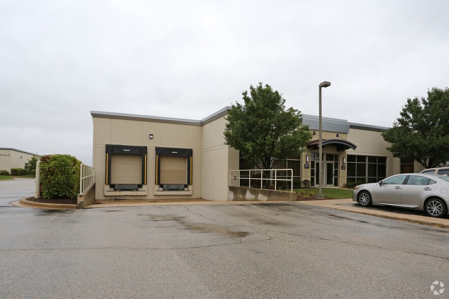 More Photos Of 9522 58th Pl, Kenosha Showroom For Lease