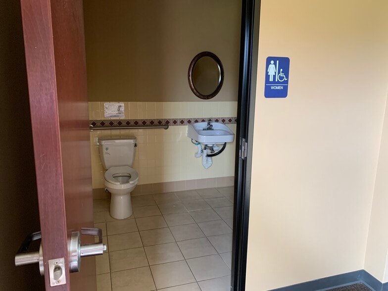 More Photos Of 9231 W Parmer Ln, Austin Storefront Retail Office For Lease