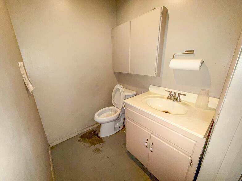 More Photos Of 11730 Highway 152, Pampa Warehouse For Sale
