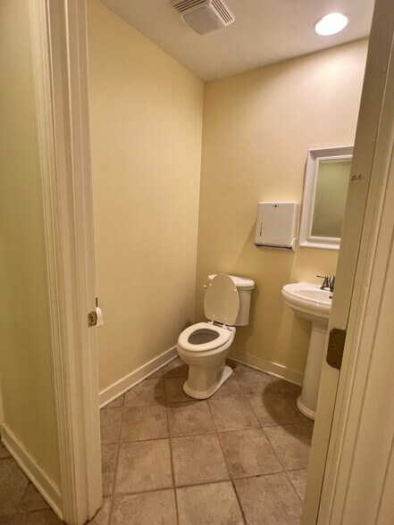 More Photos Of 2116 Angus Rd, Charlottesville Medical For Lease