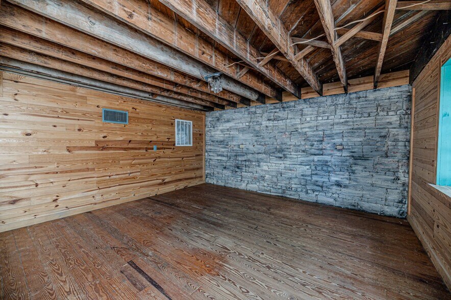 More Photos Of 200-208 S Steele St, Sanford Storefront For Lease