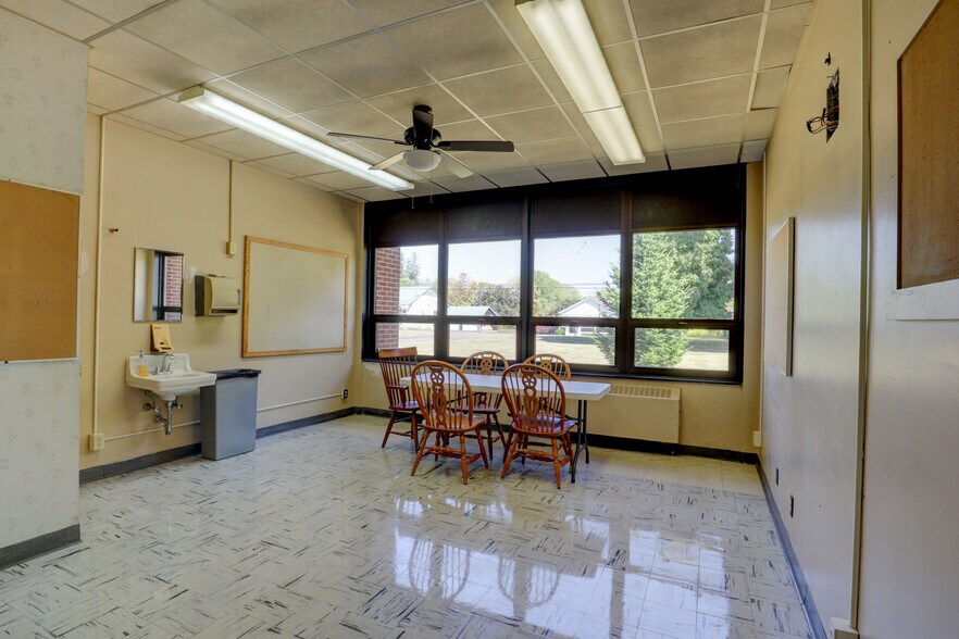 More Photos Of 4960 Hill Rd, Kennedy Schools For Lease