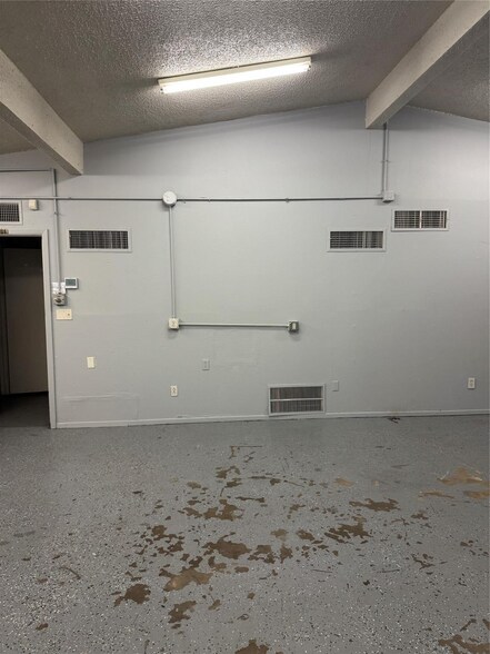 More Photos Of 1300 Liberty School Rd, Azle General Retail For Lease