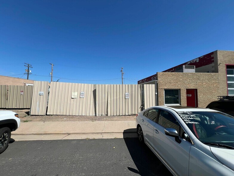 More Photos Of 11983 14th Ave, Aurora Industrial For Lease