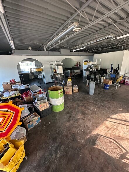 More Photos Of 3040 Manchester Trfy, Kansas City Warehouse For Sale