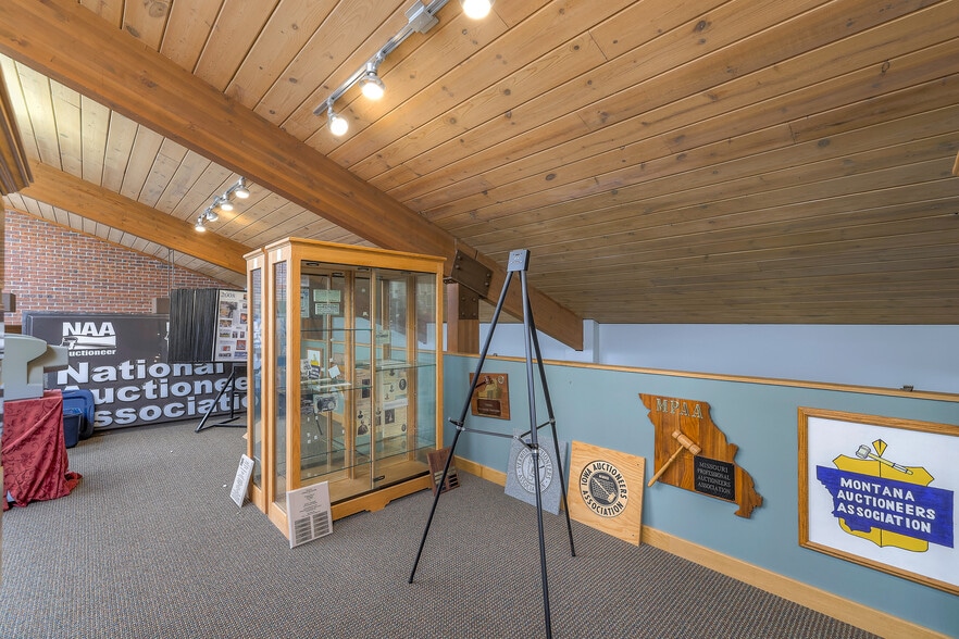 More Photos Of 8880 Ballentine St, Overland Park Office For Sale