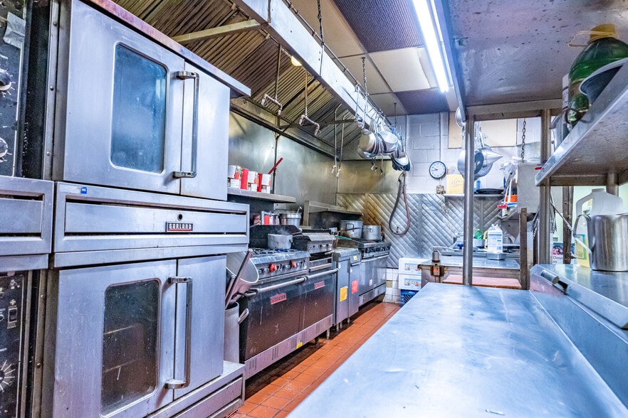 More Photos Of 1617 Banksville Rd, Pittsburgh Restaurant For Lease