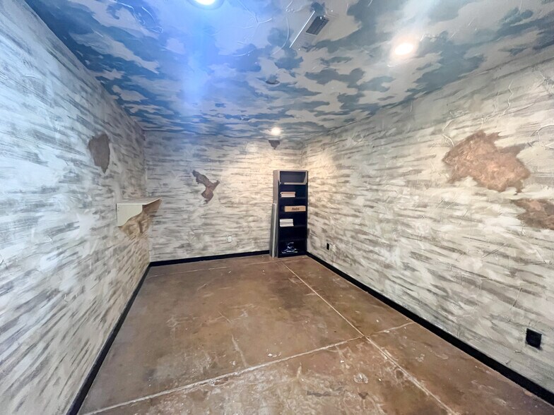 More Photos Of 509 W Olive St, Springfield General Retail For Sale