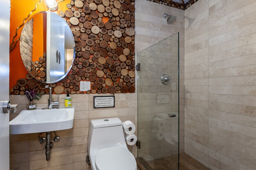 More Photos Of 2425 W 14th St, Chicago Loft Creative Space For Lease