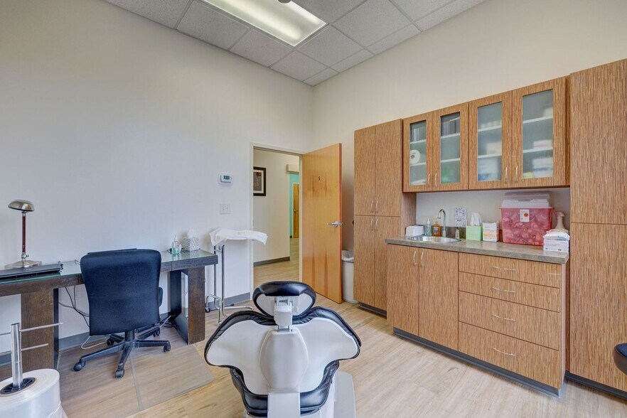 More Photos Of 1717 Shipyard Blvd, Wilmington Medical For Lease