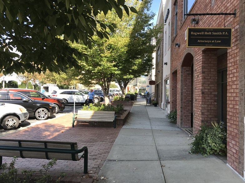 More Photos Of 400 Market St, Chapel Hill Office For Lease