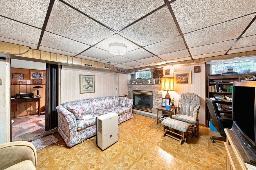 More Photos Of 1519 Renton Rd, Pittsburgh Funeral Home For Sale