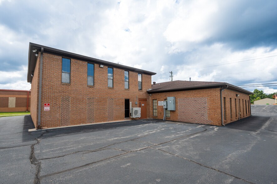 More Photos Of 2114 N Jackson St, Tullahoma Loft Creative Space For Sale