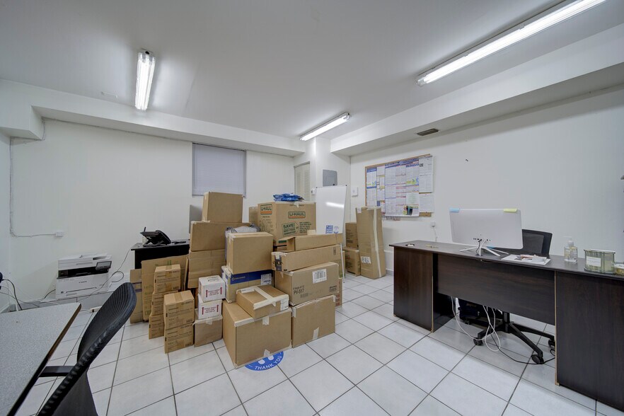 More Photos Of 330-332 W 9th St, Hialeah Storefront Retail Office For Lease