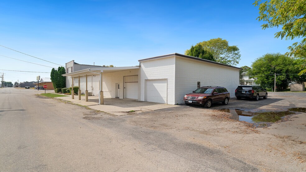 More Photos Of 110 E Dixon St, Polo Specialty For Sale