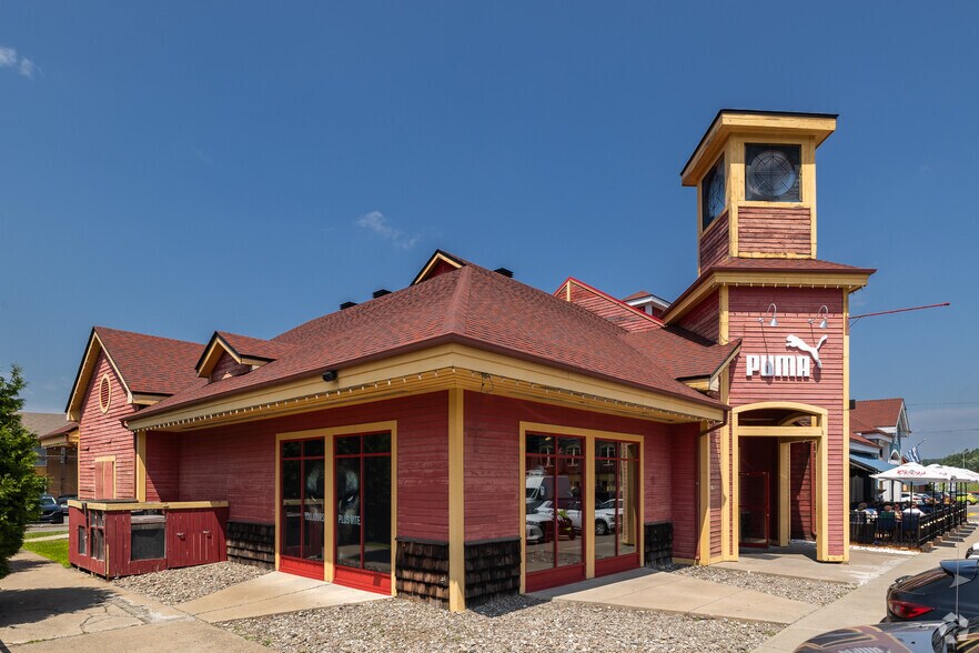 More Photos Of 100-105 Avenue Guindon, St-Sauveur Unknown For Lease