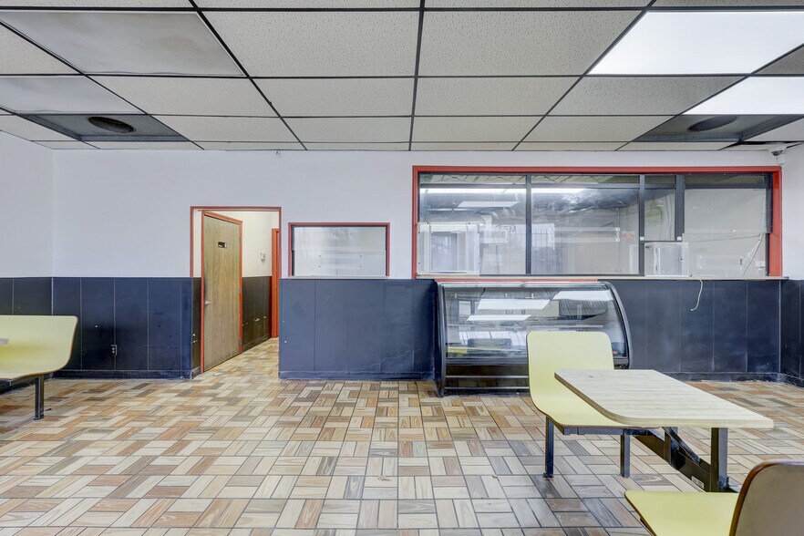 More Photos Of 21559 Grand River Ave, Detroit Storefront For Lease