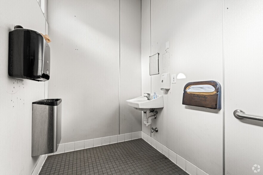 More Photos Of 2470 Balls Ferry Rd, Anderson Service Station For Sale