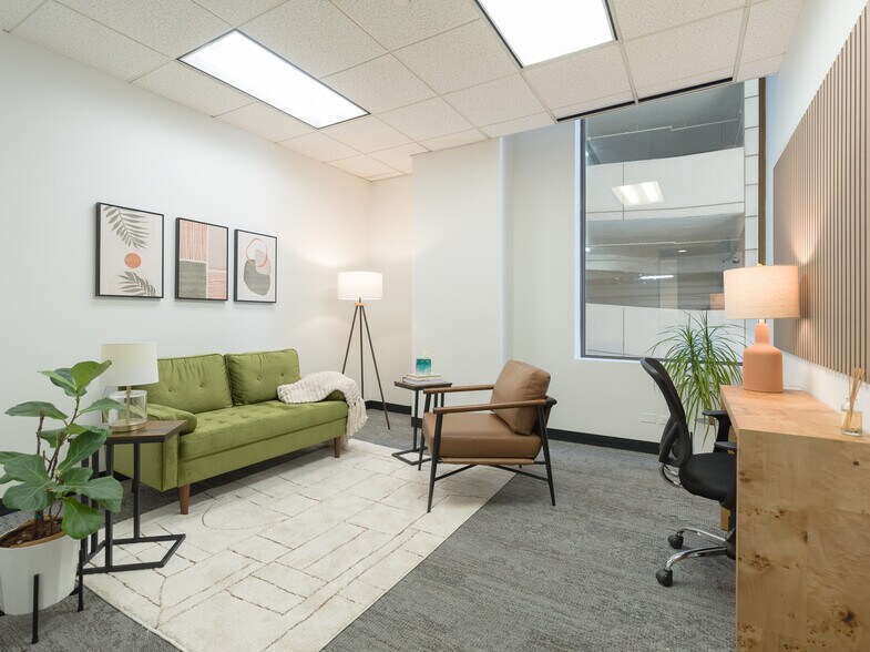 More Photos Of 211 W Wacker Dr, Chicago Office For Sale