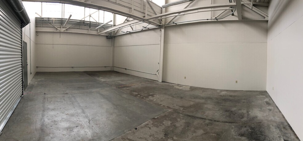 More Photos Of 2107 Livingston St, Oakland Warehouse For Lease