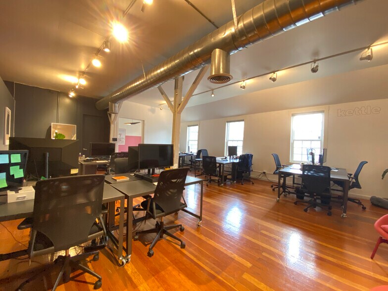 More Photos Of 3178-3180 17th St, San Francisco Loft Creative Space For Lease