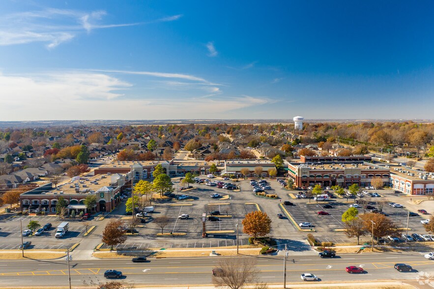 More Photos Of 3770 W Robinson St, Norman Unknown For Lease