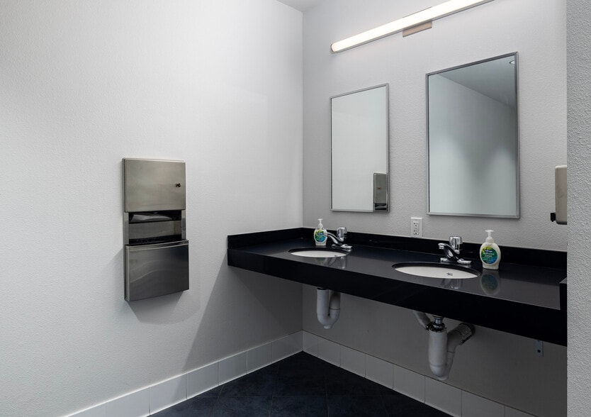 More Photos Of 21 E Victoria St, Santa Barbara Office For Lease