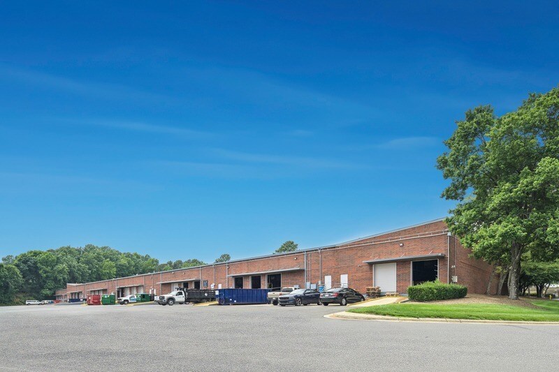 More Photos Of 2233 Interstate North Dr, Charlotte Warehouse For Lease