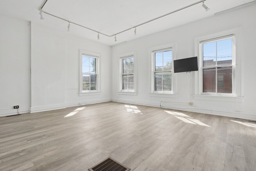More Photos Of 54 E Whittier St, Columbus Medical For Lease