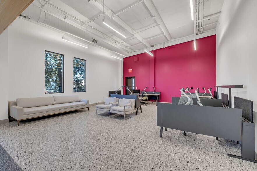 More Photos Of 2200 8th Ave S, Nashville Showroom For Lease