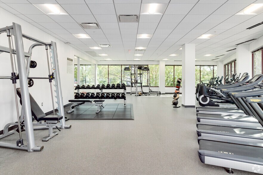 More Photos Of 381 Elden St, Herndon Office For Lease