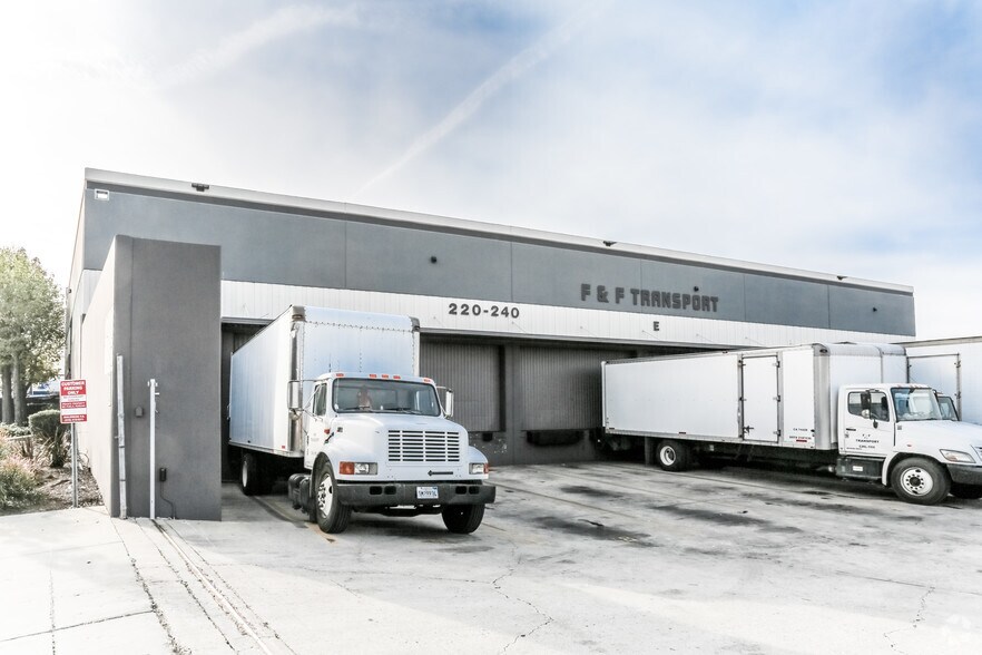 More Photos Of 220-240 W Ivy Ave, Inglewood Truck Terminal For Lease