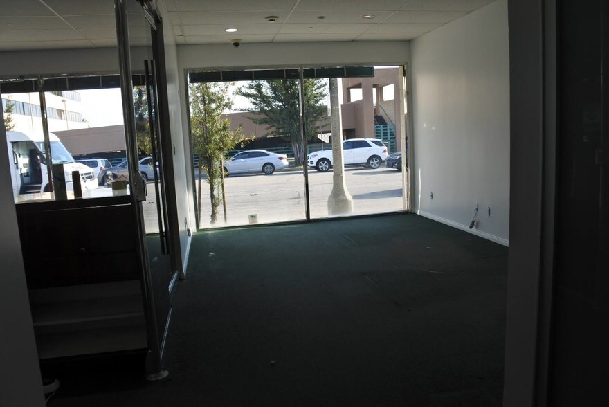 More Photos Of 31-77 W Del Mar Blvd, Pasadena Warehouse For Lease