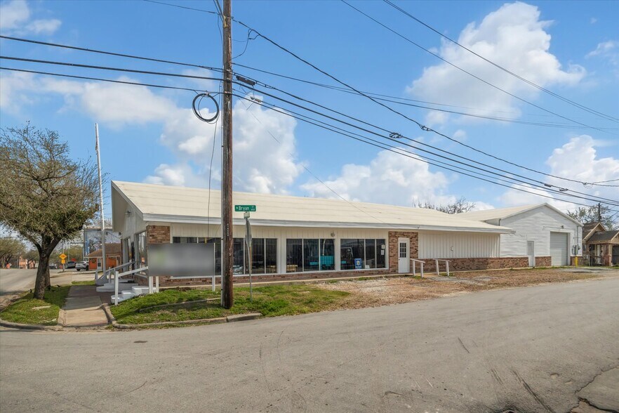 More Photos Of 5002 Navigation Blvd, Houston Freestanding For Lease