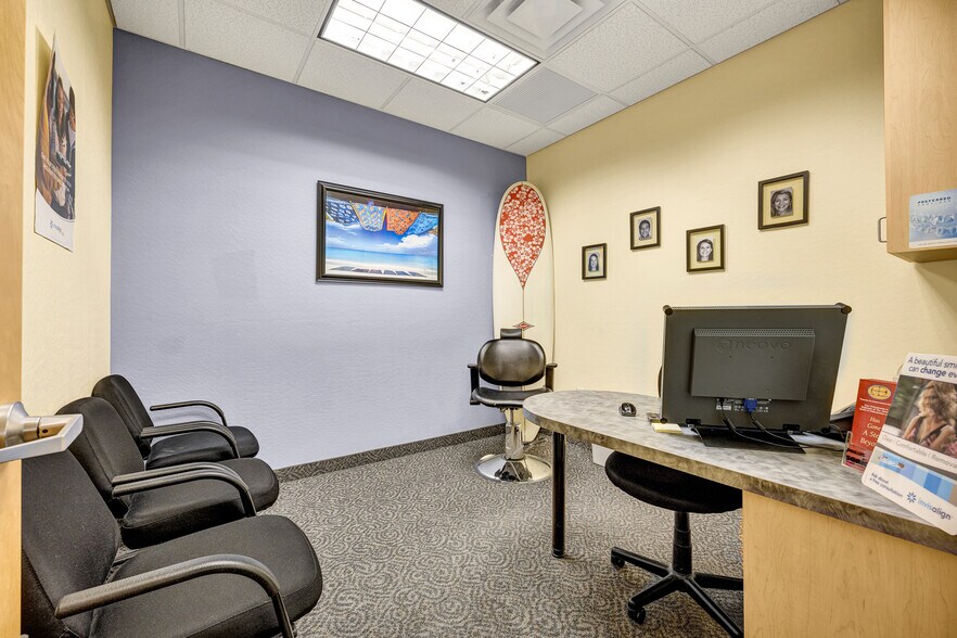 More Photos Of 15276 W Brookside Ln, Surprise Medical For Lease