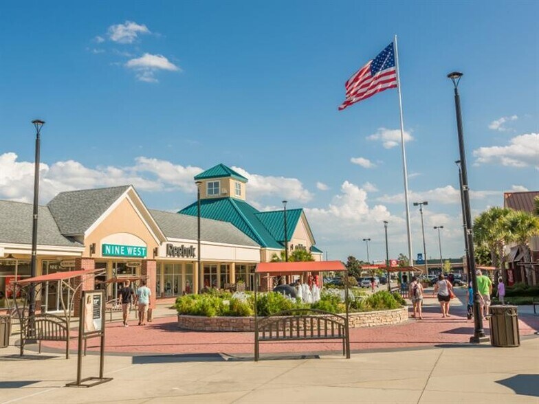 More Photos Of 4635 Factory Stores Blvd, Myrtle Beach Unknown For Lease