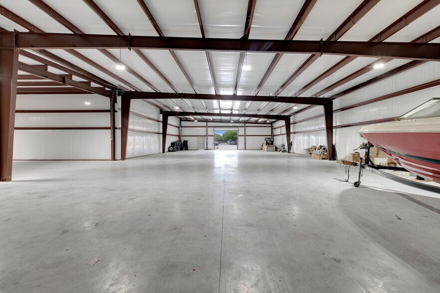 More Photos Of 11930 Bammel North Houston Rd, Houston Warehouse For Lease