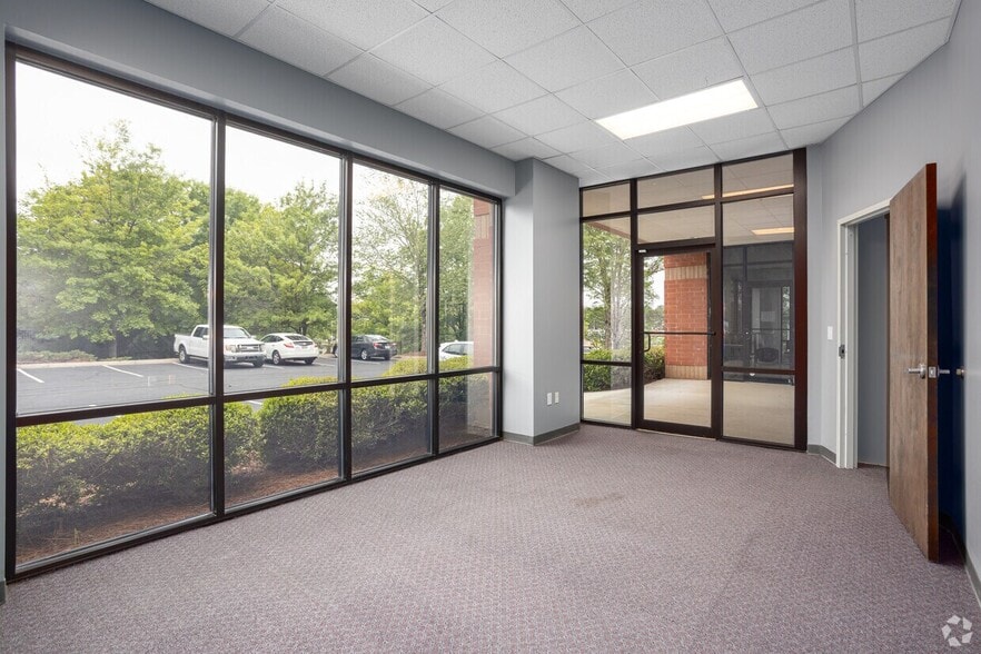 More Photos Of 9000 Peridot Pky, Stockbridge Unknown For Lease