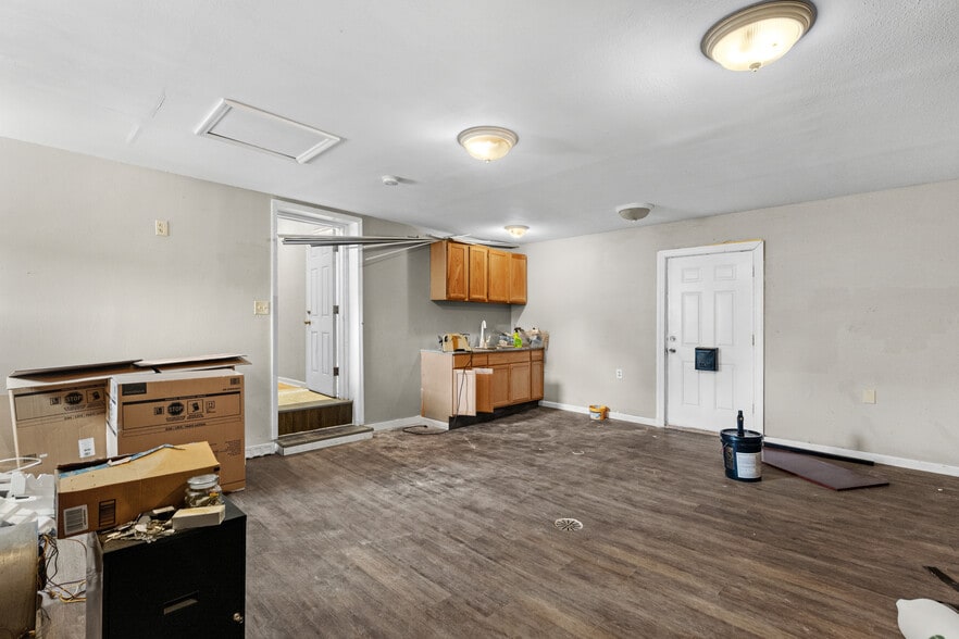 More Photos Of 10236 Halls Ferry Rd, Saint Louis Office For Sale