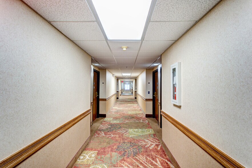 More Photos Of 3257 Shepherd of the Hills Expy, Branson Hotel For Sale