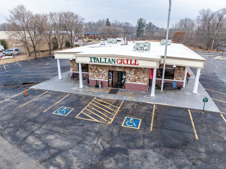 More Photos Of 532 Gateway Ave, Mauston Restaurant For Sale