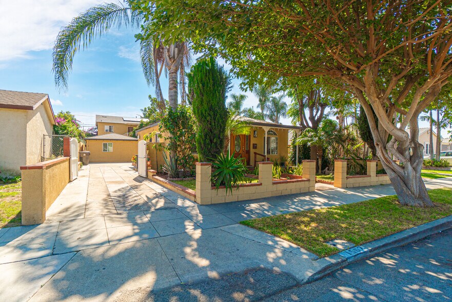 More Photos Of 1562 W 31st St, Long Beach Apartments For Sale