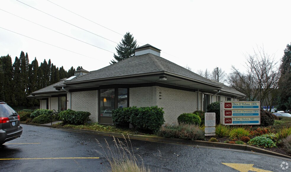 Primary Photo Of 2475-2479 Oakmont Way, Eugene Medical For Lease