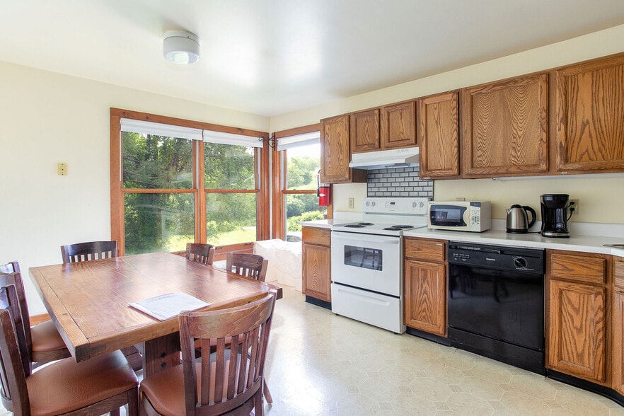 More Photos Of 2049 S Undermountain Rd, Sheffield Schools For Sale