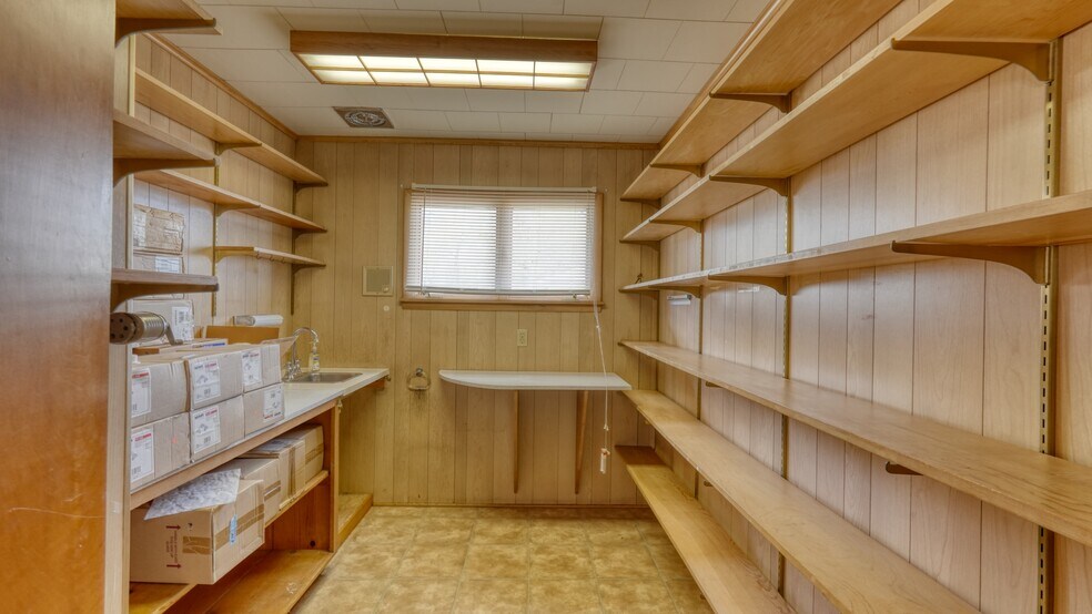 More Photos Of 126 S 9th St, Cambridge Office For Lease