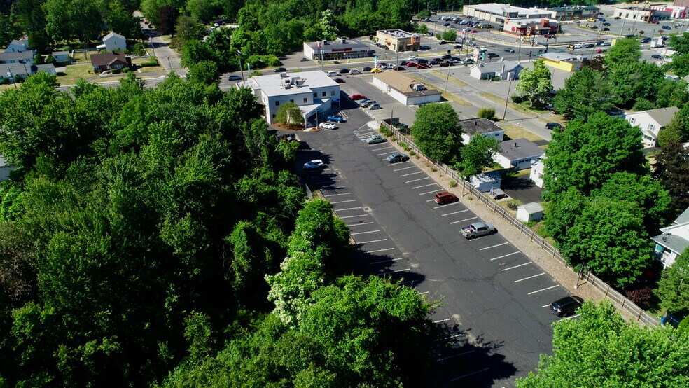 More Photos Of 1235 Boston Rd, Springfield Veterinarian Kennel For Lease